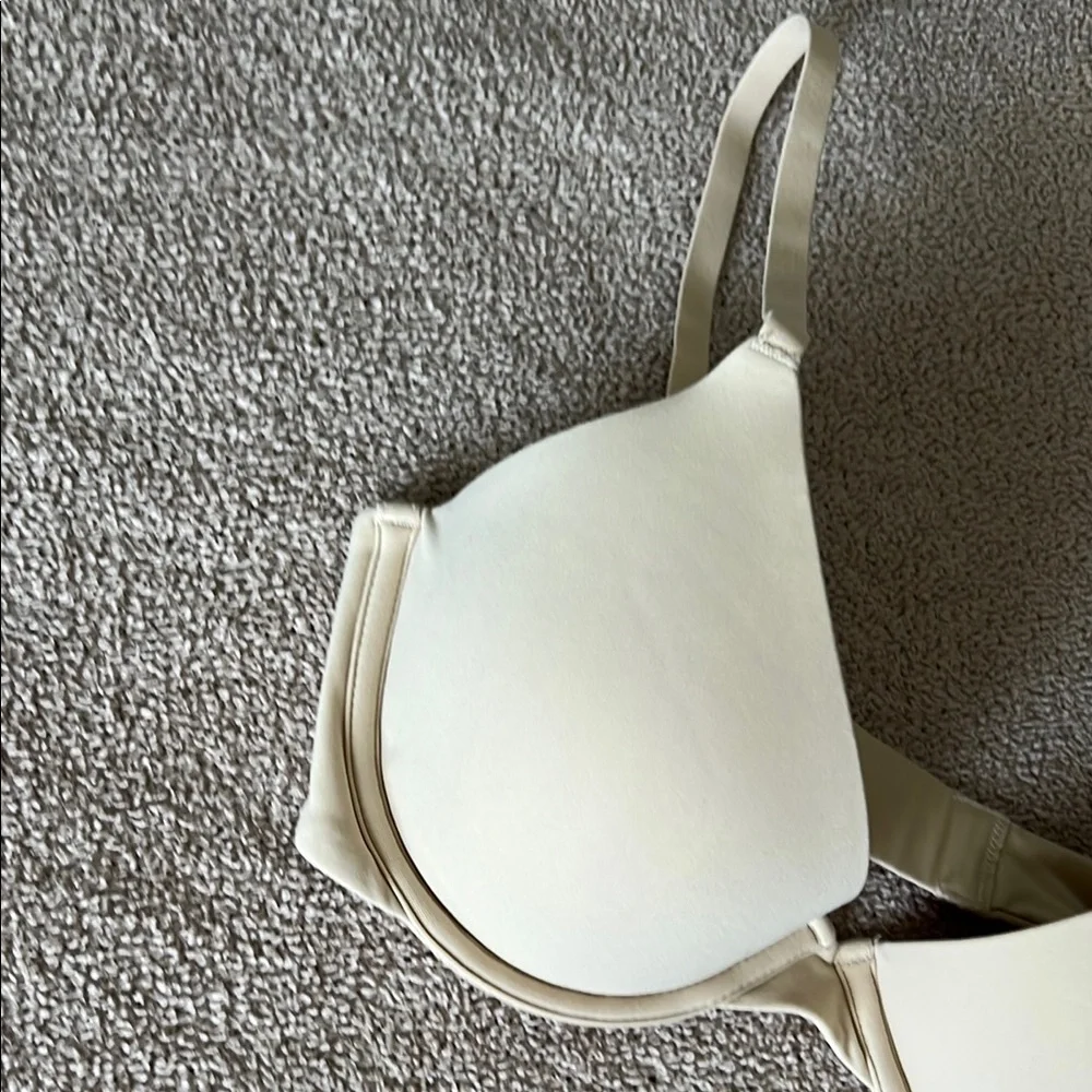 SKIMS - Demi Bra - Cream/Nude - Size 32 D (Could Fit B Cup or C Cup Wearers) - Picture 5 of 12